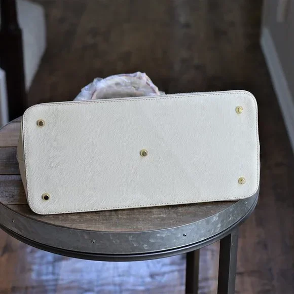 NEW ! ARCADIA  LEATHER BUGATTI BAG WITH DUST BAG. MADE IN ITALY - Picture 7 of 12